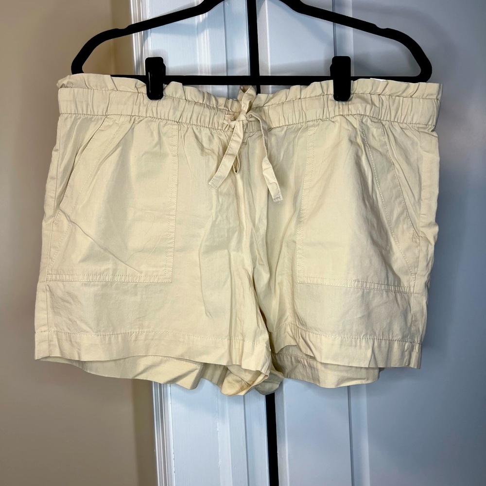 Women's Cream Shorts